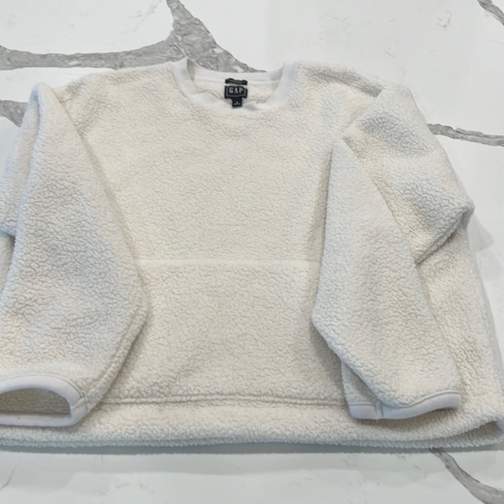 Super cozy, gap, fleece sweatshirt with front pockets, women‎ size small